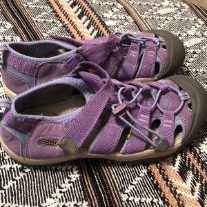 Keen sandals size women’s 5